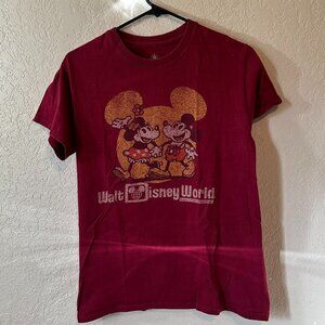 NWOT Vintage Mickey and Minnie Mouse Graphic Tee Dhirt